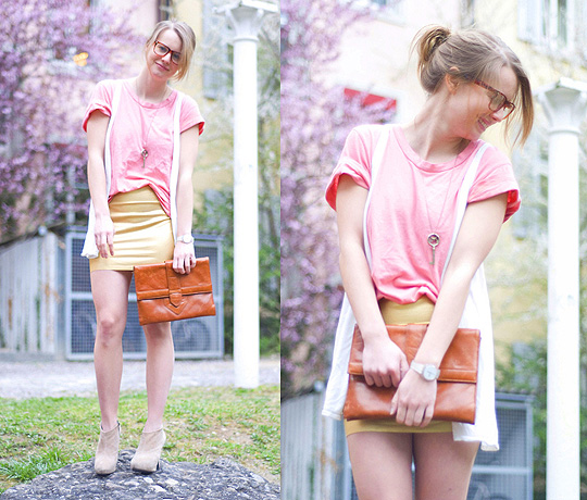 Elle ne fait pas que chanter  - Gold bodycon skirt, American Apparel, Clutch, Weeken, Basic tee, H&M, Suede heels, Zara, Lisa Dengler, Canada