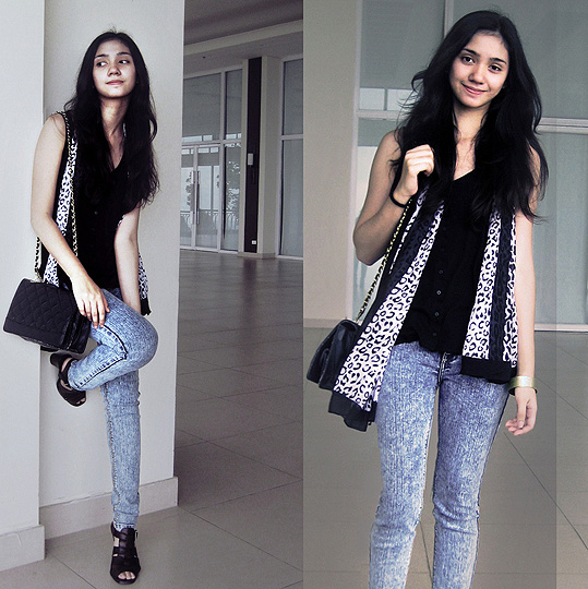 Scarfism, Aileen Belmonte, Leopard-print scarf, Weeken, Black draping tanktop, Weeken, Acid-washed skinny jeans, Mark Fairwhale, Gladiator heels, H&M, Chain bag, H&M, Aileen Belmonte, Malaysia