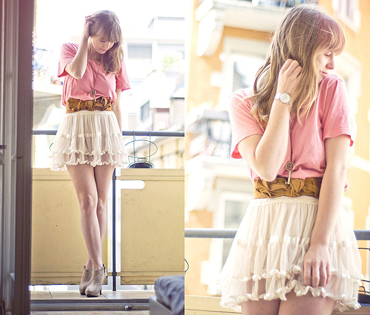 Room with a view  -  skirt, Weeken, Leather bow belt, Zara, Salmon tee, H&M, Suede heels, Zara, Lisa Dengler