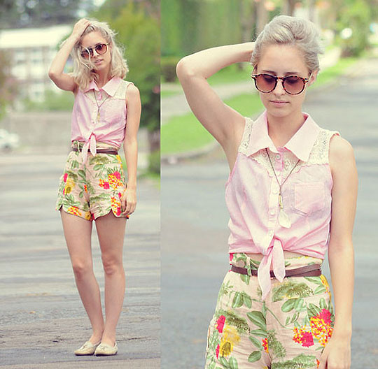 The Look l TUDOORNA . COM - Sleevesless Cropped Blouse from Apple Spicy, Weeken, Floral Shorts, Weeken, Roung Sunglasses, Zara, Julia Alcântara, Brazil