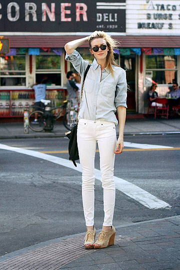 EIGHTY DEGREES OUT - Denim shirt, Madewell, White skinny skinny denim, Madewell, Vintage sunglasses, Ralph Lauren, Black leather bag, Alexander Wang, Suede wedges, Weeken, Leslie K