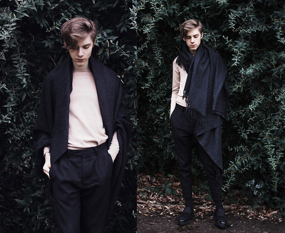 Cold skin, Mikko Puttonen, Scarf, ASOS, Sweater, COS, Trousers, COS, Mikko Puttonen, 