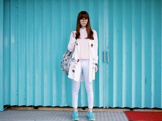 TOXIC BLUE - PINK SWEATER, WalkerShop, STICKER LONG SHIRT, WalkerShop, BABY BLUE SKINNY PANTS, WalkerShop, DENIM BACKPACK, LCK, MINT GREEN SNEAKERS, Sunny Day, WATCHES, Versace, Una Yeung, Hong Kong