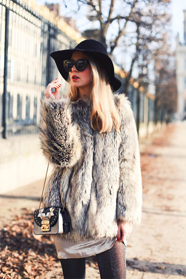 Holiday Look, Caroline Louis, Bag, Weeken, Sunglasses, Weeken, Black hat, Weeken, Coat, Weeken, BODYSUIT, Weeken, Caroline Louis, 