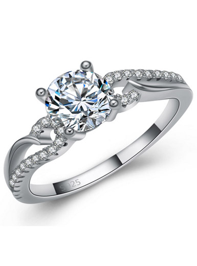 Zircon Angel Wings Ring in Sterling Silver Zircon Angel Wings Ring in Sterling Silver