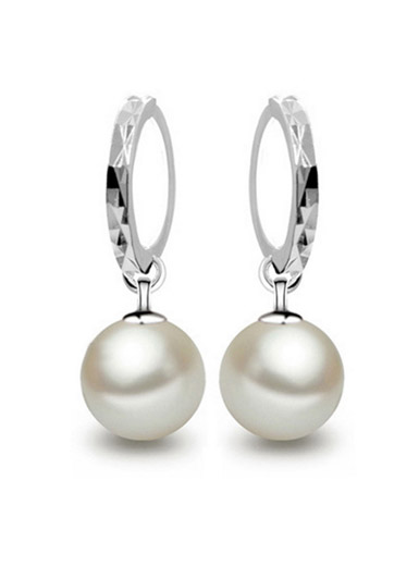 Pearl Earrings in Sterling Silver Pearl Earrings in Sterling Silver