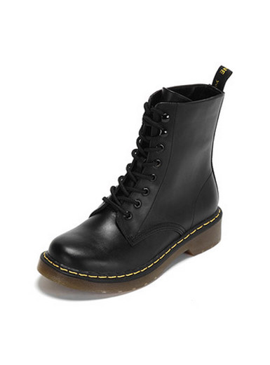 Daphne Winter wild tie with low-heeled Martin boots Daphne Winter wild tie with low-heeled Martin boots