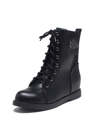 Daphne round head with high-laced Martin boots Daphne round head with high-laced Martin boots